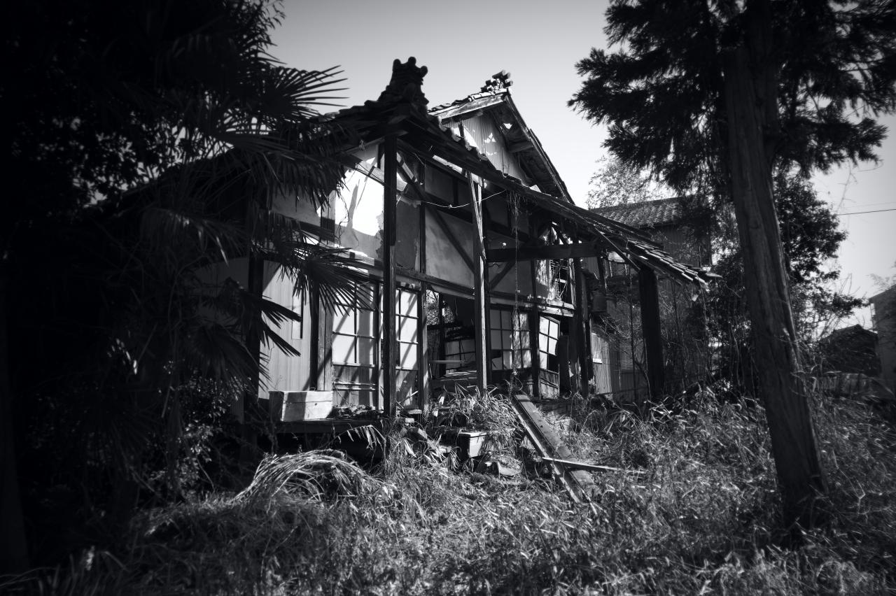 野外露出　廃墟 廃墟シリーズ1 近所の廃寺 | EVERYBODY×PHOTOGRAPHER.com