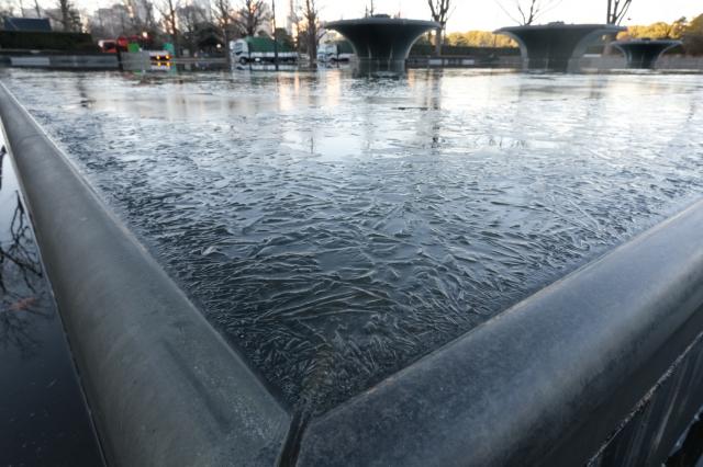 新品)FUJIFILM (フジフイルム) フジノン XC15-45mm F3.5-5.6 OIS PZ